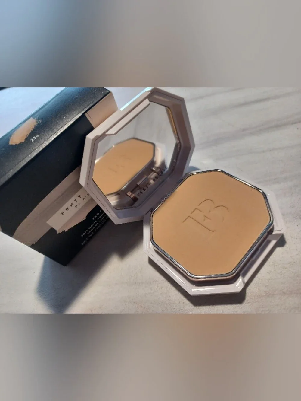 230 Fenty Beauty Soft Matte Powder FOUNDATION - Beige